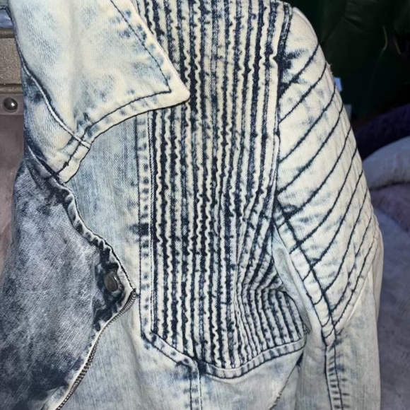 L.A.B - Picture 2 of 10